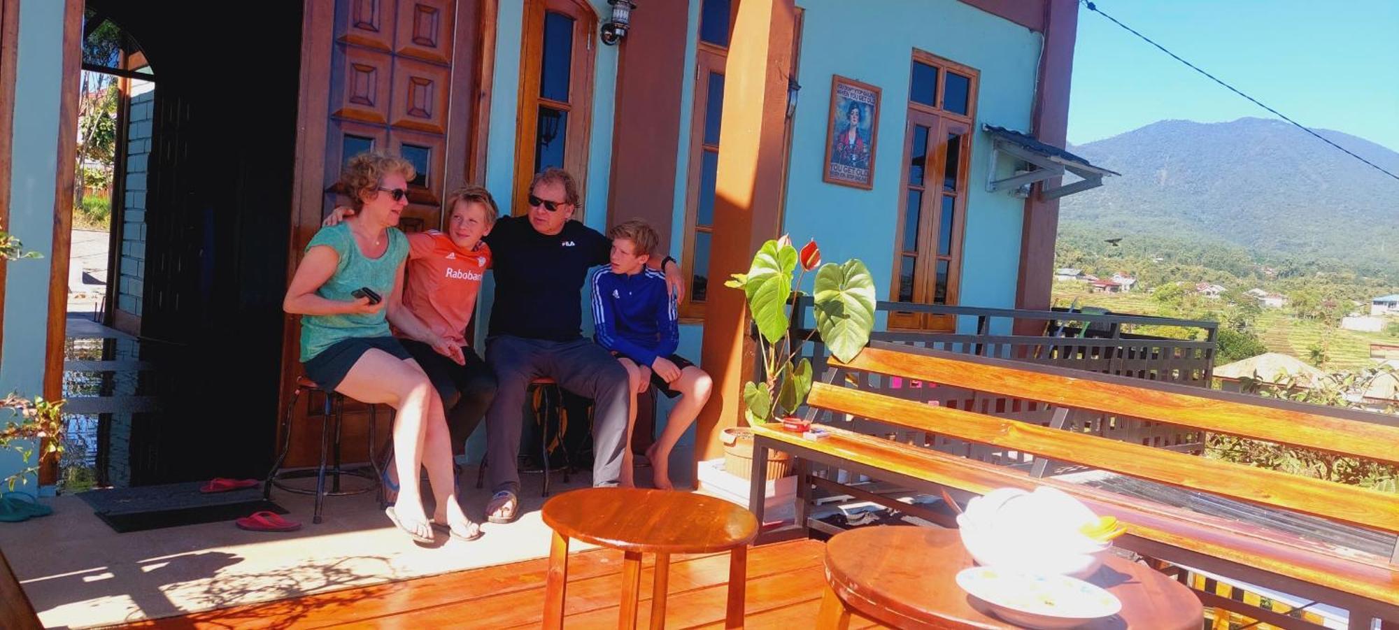 Kopa Hilltop - Family Guest Home Ruteng Bagian luar foto