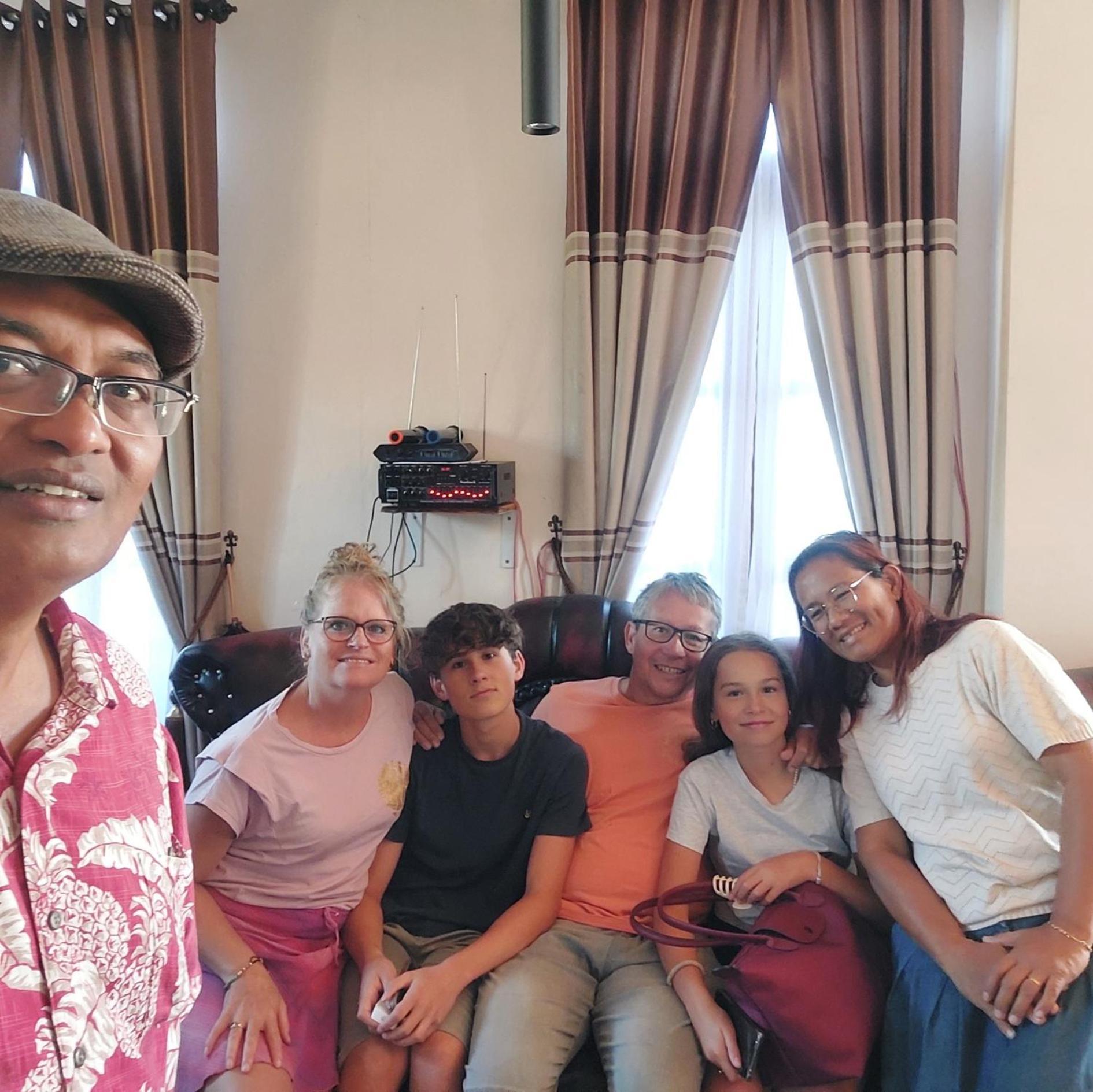 Kopa Hilltop - Family Guest Home Ruteng Bagian luar foto