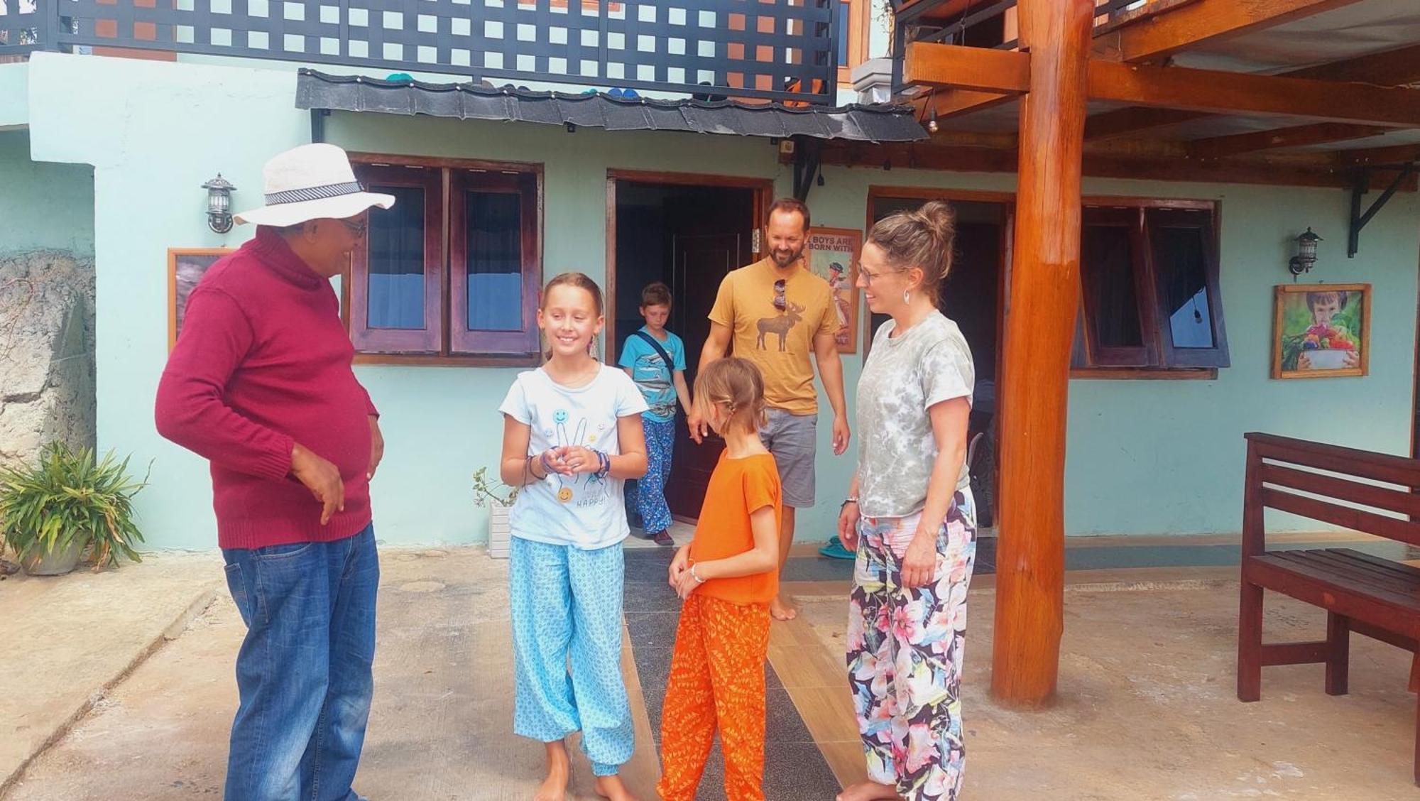 Kopa Hilltop - Family Guest Home Ruteng Bagian luar foto