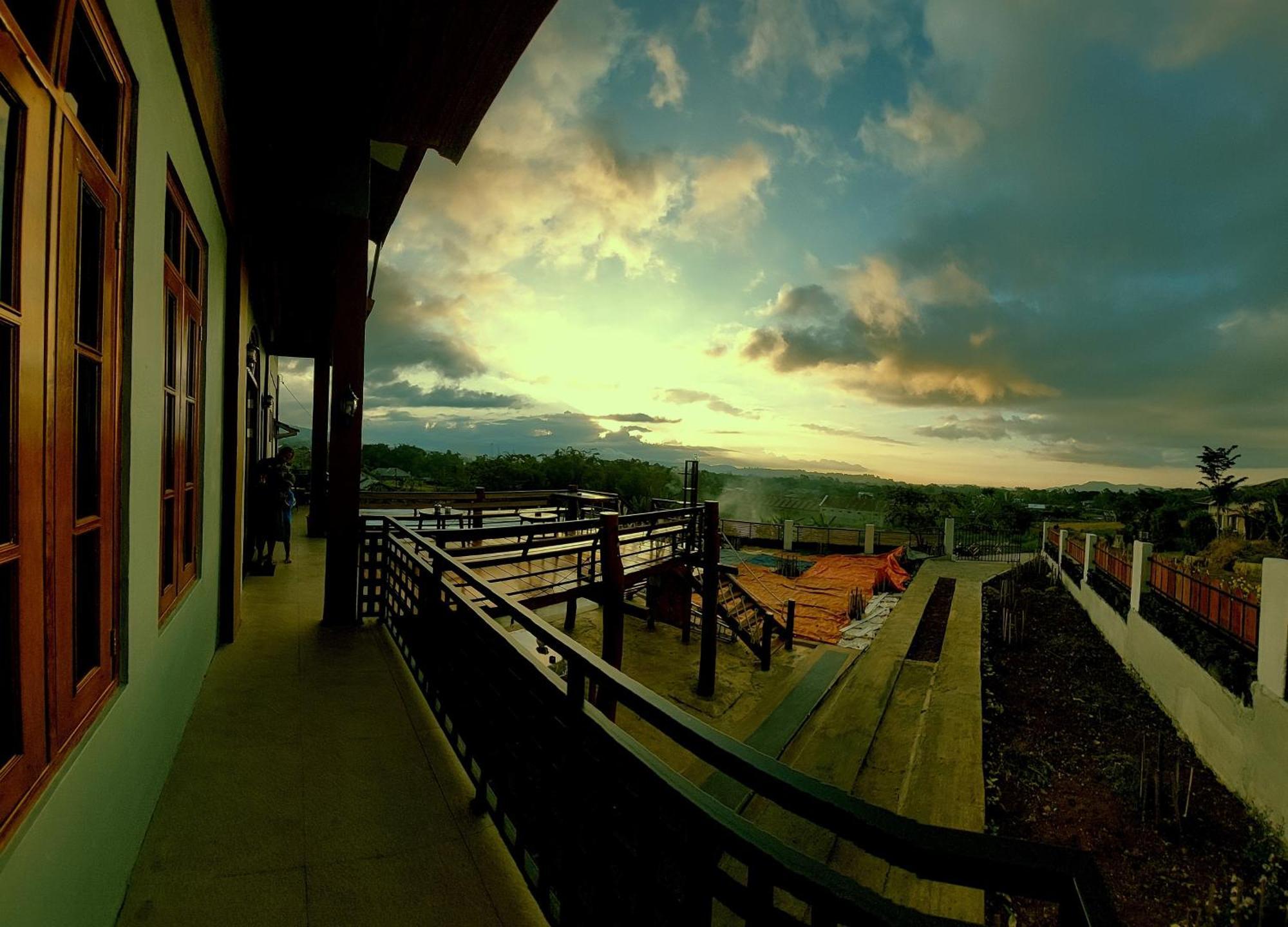 Kopa Hilltop - Family Guest Home Ruteng Bagian luar foto